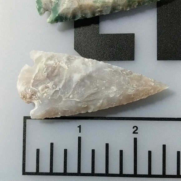 Two stone arrowheads - Picture 2 of 5